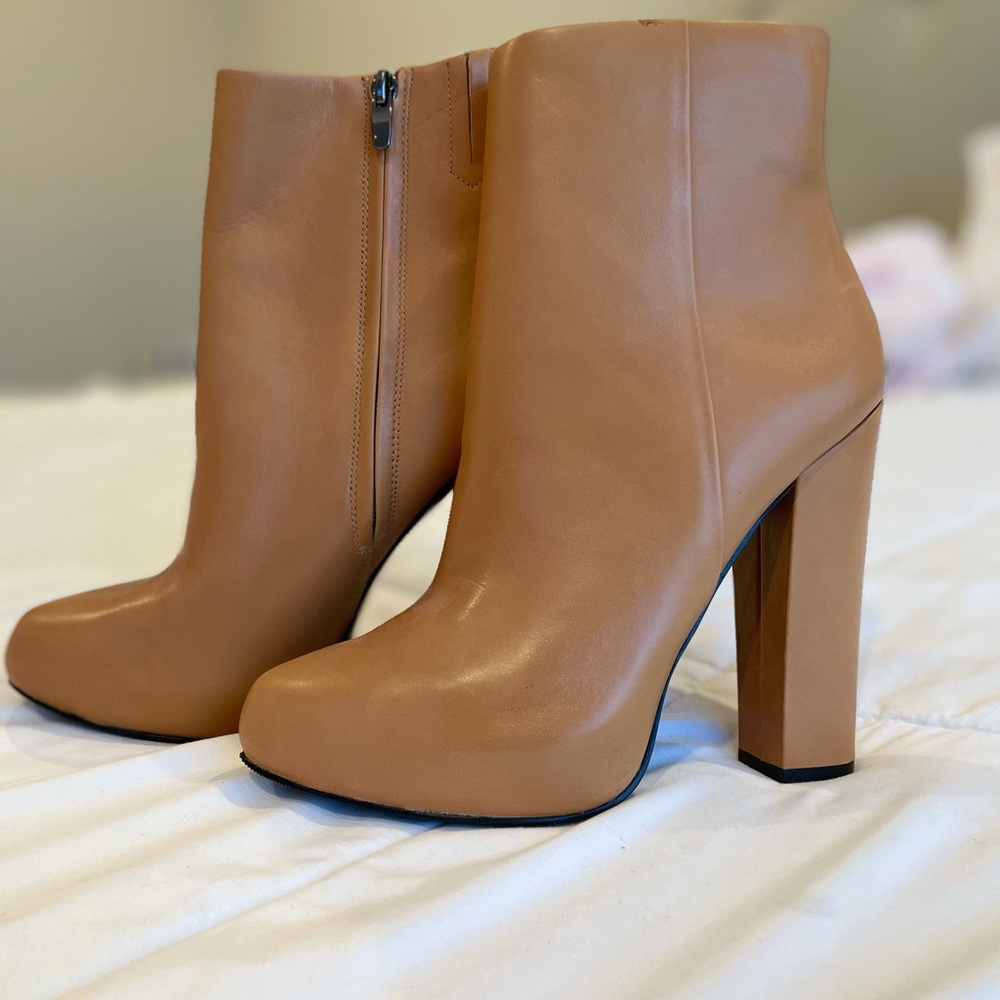 NEVER WORN Size 8 Tan Leather Aldo Ankle Boots